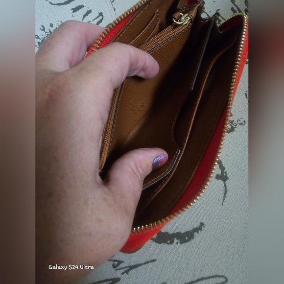 Michael Kors zip large wallet in orange/white - Picture 10 of 12